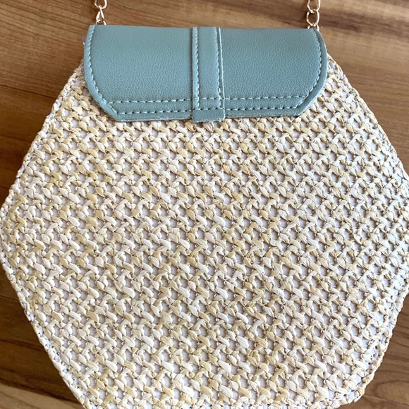 Geometric Straw Gold Chain Strap Shoulder Bag - Picture 7 of 9